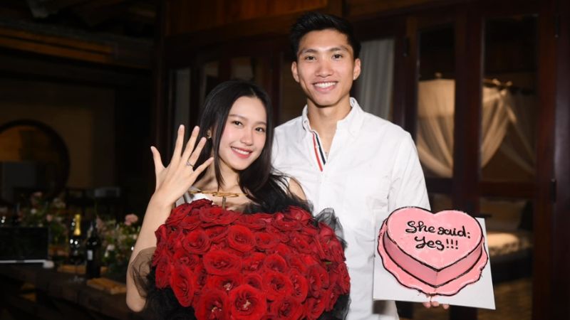 Cầu hôn thành công - Đám cưới Đoàn Văn Hậu diễn ra ngày 11/11