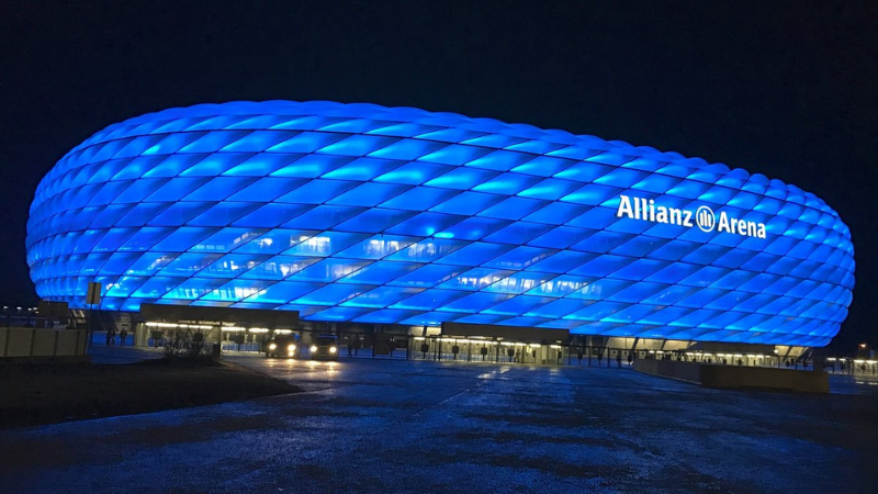 allianz arena luôn nổi bật với ánh sáng đẹp mắt