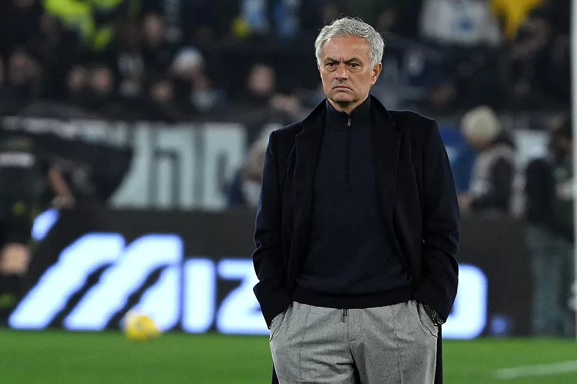 Jose Mourinho bị đồn sẽ thay thế xavi