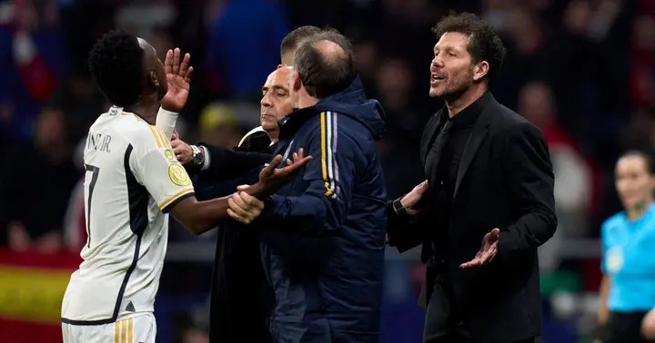 Trận derby Madrid: Vinicius Jr và Diego Simeone suýt choảng nhau tại Cúp Nhà Vua