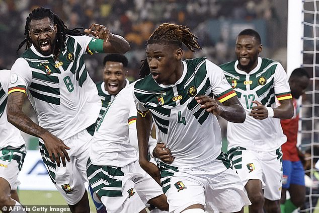 Onana ngồi dự bị, Cameroon vào vòng 1/18 AFCON đầy kịch tính nhờ VAR